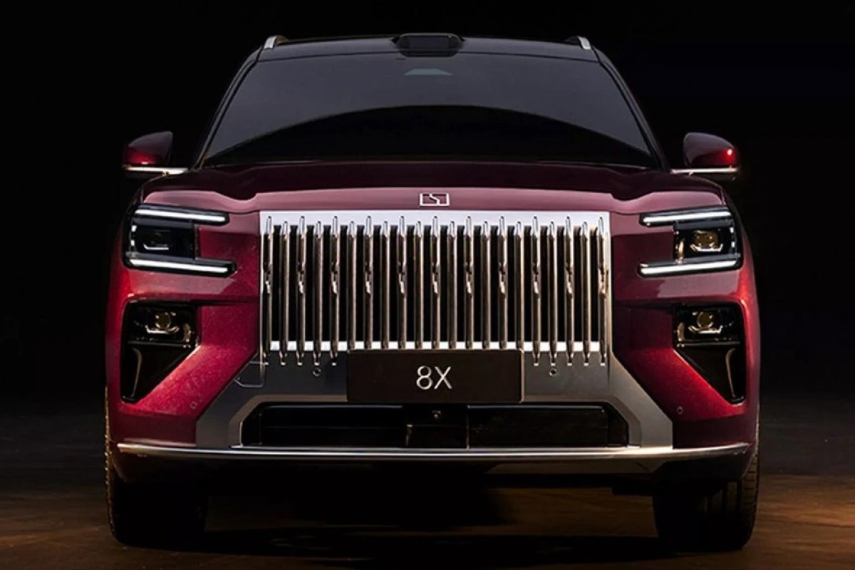 Zeekr 8X: Hiperautomobil u odijelu Rolls Roycea