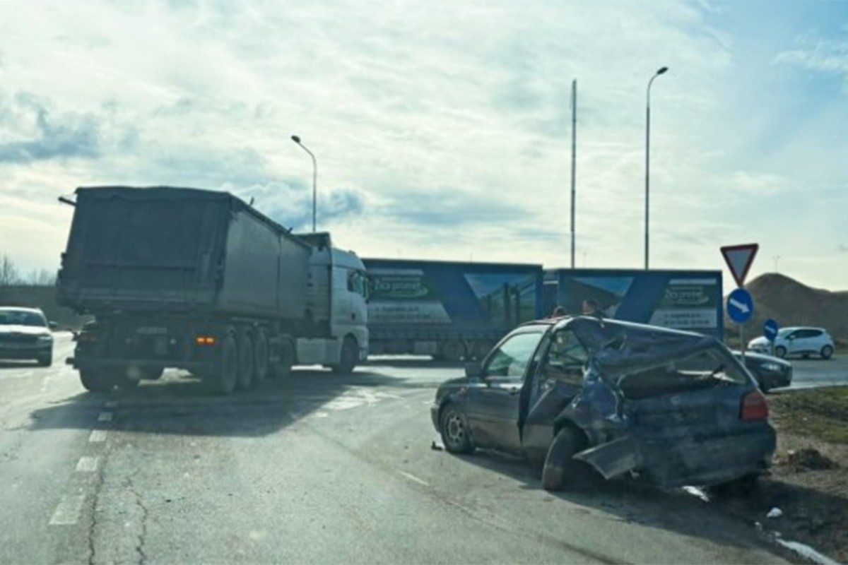 Sudar kamiona i dva automobila na magistralnom putu Doboj-Derventa