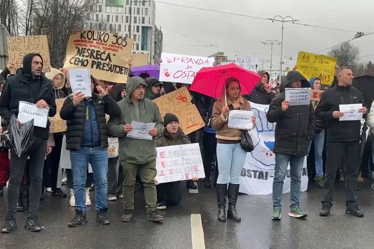 U Sarajevu počeli protesti, u Brčkom sahrana nastradalog studenta