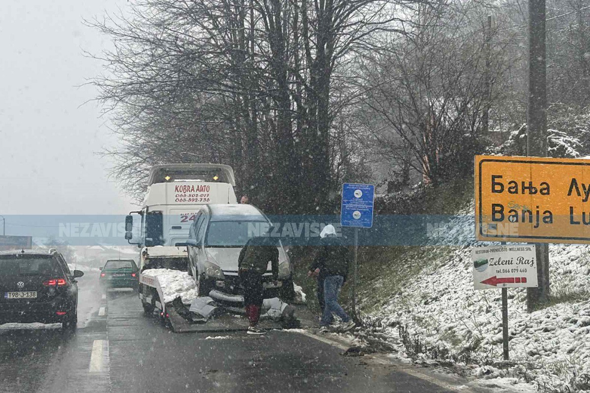 Dvije saobraćajke na putu Banjaluka - Kotor Varoš (VIDEO)