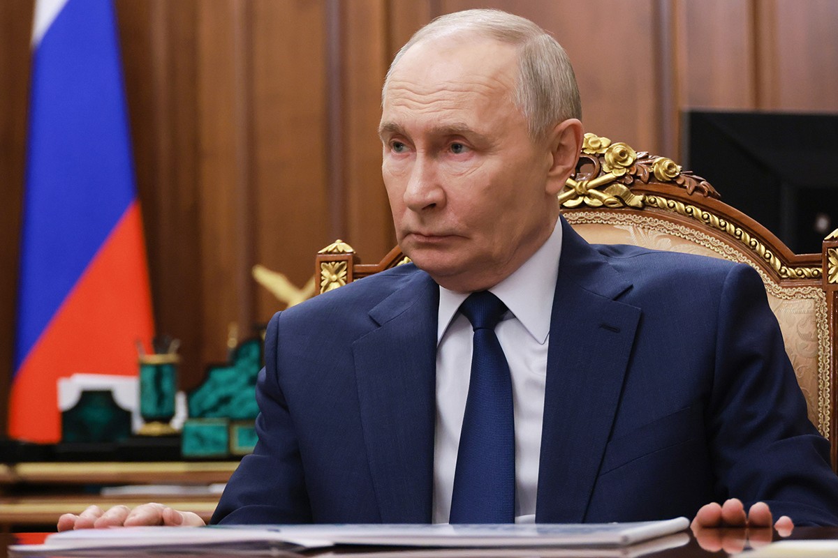 Putinov lik na majicama i šoljama: Kremlj otkrio da li će podijeti tužbe