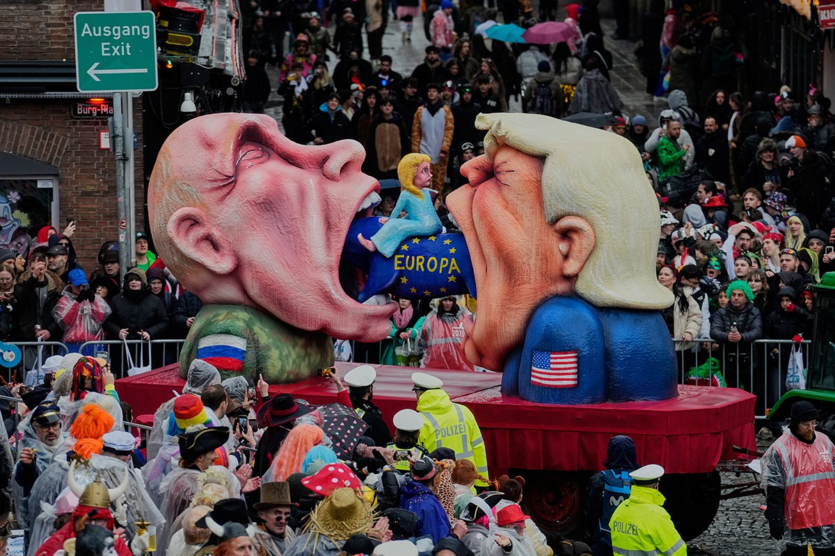 Njemački karnevali ismijali svjetske lidere: Tramp i Putin "gutaju" Evropu