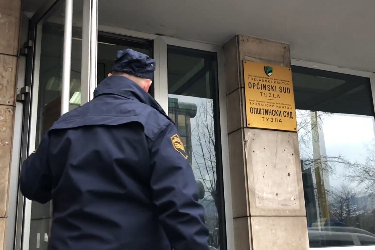 Potvrđena optužnica Ifeti Karić za ubistvo muža nožem, ukinut joj pritvor
