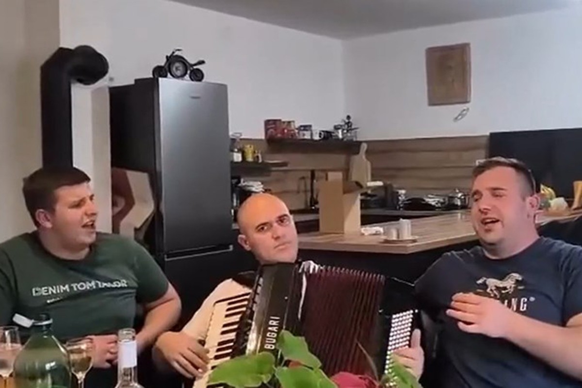 Novi snimak s pjesmom o Paveliću, Dabro svira harmoniku (VIDEO)