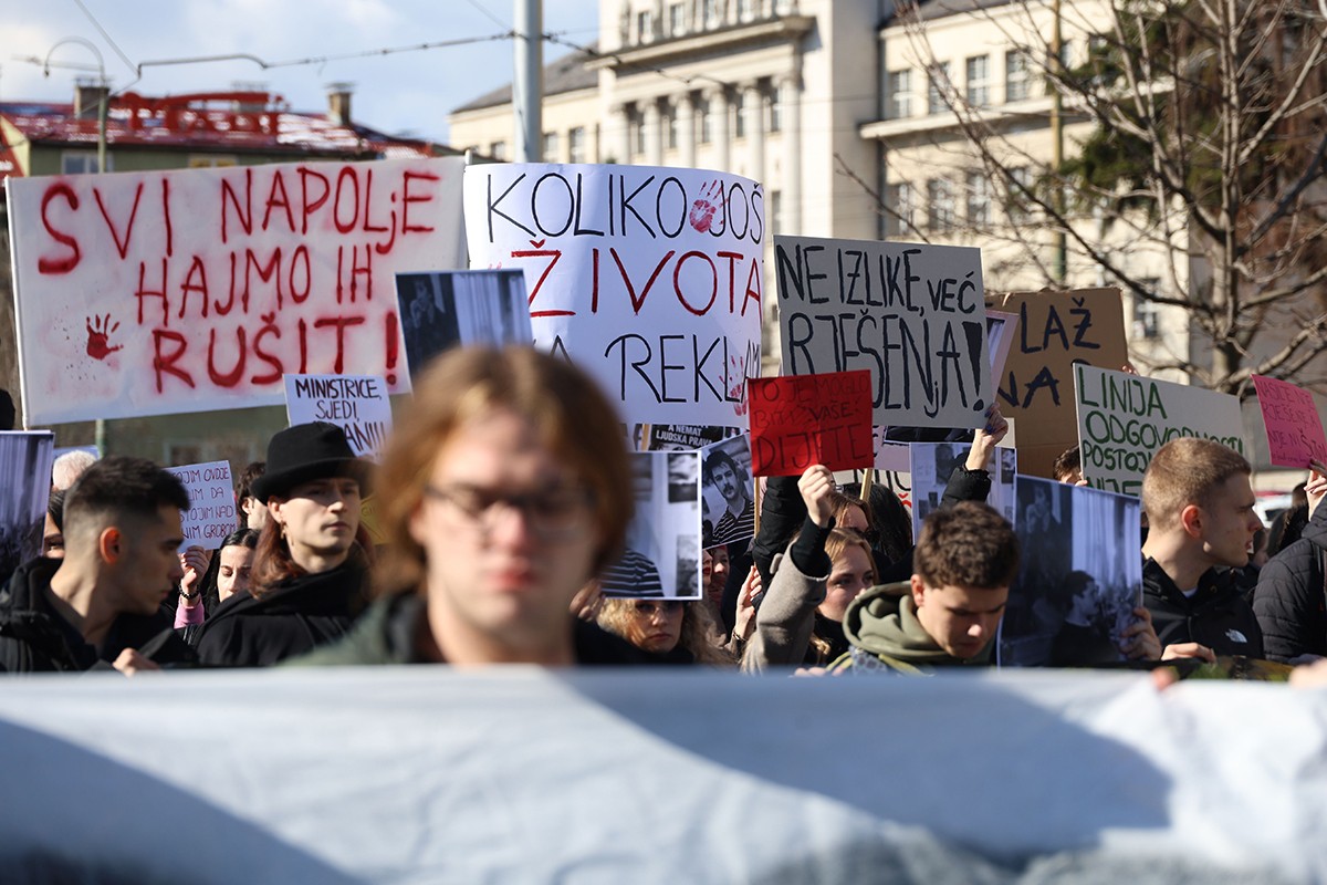 Šesti dan protesta u Sarajevu: Studenti i učenici traže sistemske promjene