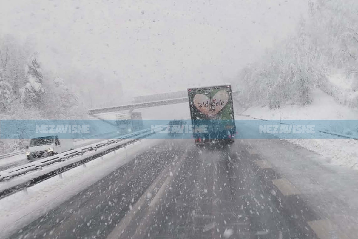 Snježni haos u Sloveniji: 36.000 ljudi bez struje