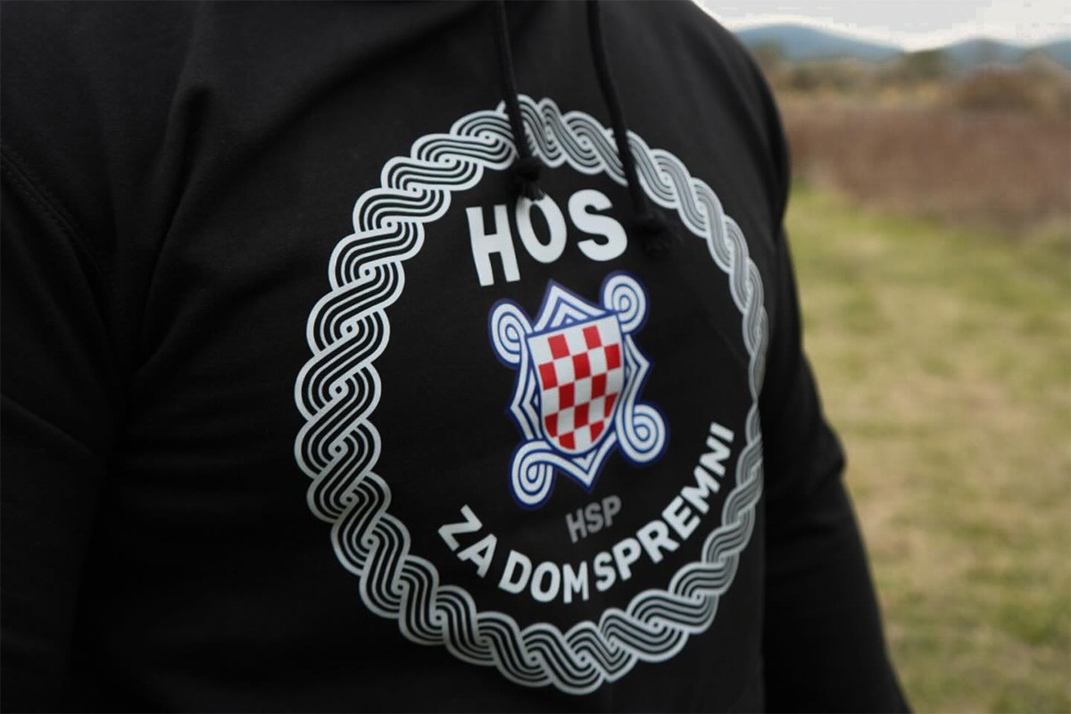 SIPA upala u kuću u Ljubuškom: Štampali majice sa znakom HOS-a