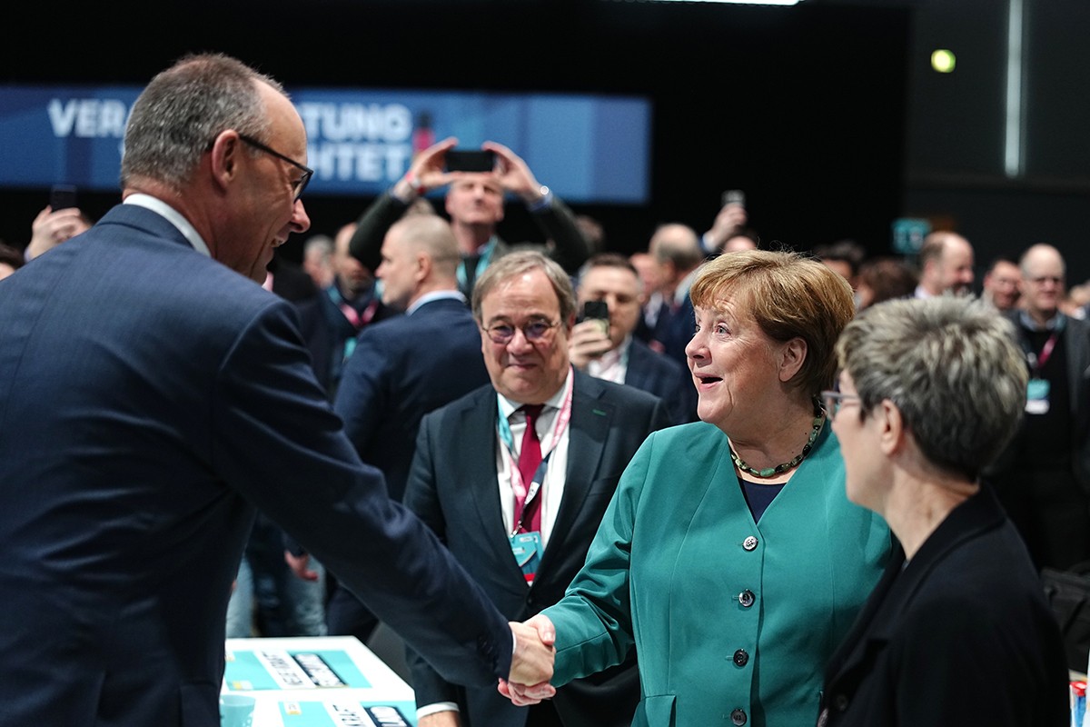 Snažna poruka Merca uz Merkel u prvom redu: "AfD neće uništiti Njemačku"