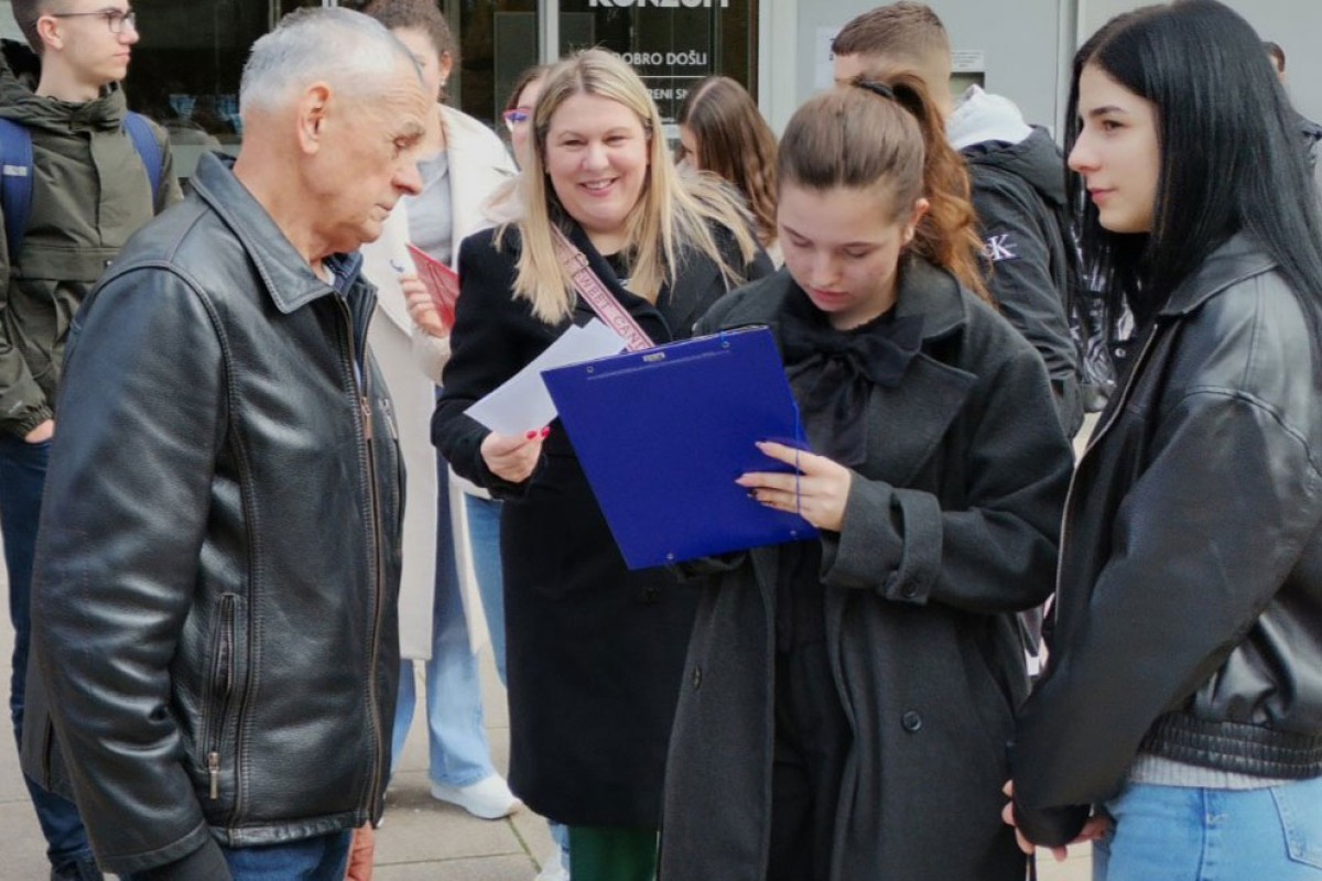 Učenici sa građanima razgovarali o upotrebi tuđica