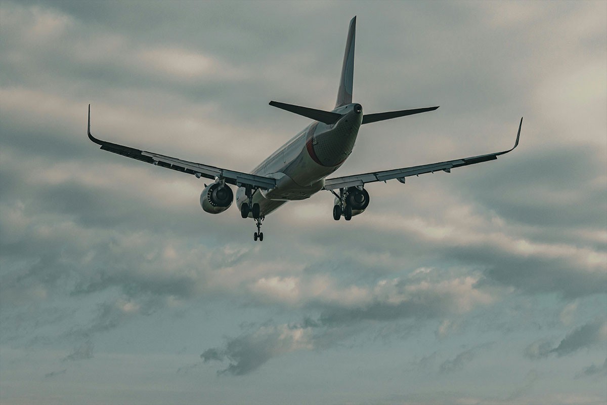 Kolumbijske vlasti istražuju rupe od metaka na avionu American Airlinesa