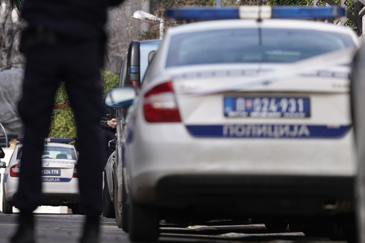 Maskirani Albanci napali srpsku policiju u Kopnenoj zoni bezbjednosti
