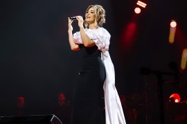Prekinut koncert Jelene Tomašević, pjevačica pala na koljena