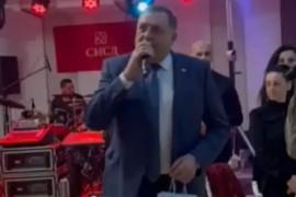 Milorad Dodik ponovo zapjevao: Proširio repertoar (FOTO/VIDEO)