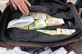 Više od 370.000 evra sakrili u jakni sa tajnim pregradama (FOTO)