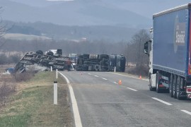 Prevrnuo se kamion kod Bosanskog Petrovca