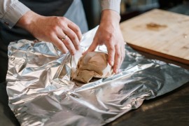 Koja strana aluminijske folije ide na hranu: Odgovor može da iznenadi