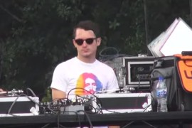 "Gospodar prstenova" rejv: Frodo kao zvanični DJ