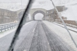 Snijeg usporio saobraćaj na auto-putu „9. januar“: „Putarina ...