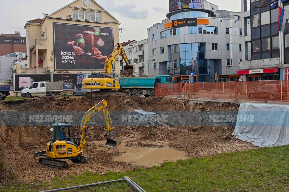 Presječena cijev tokom kopanja za parohijski dom: Centar Banjaluke bez vode