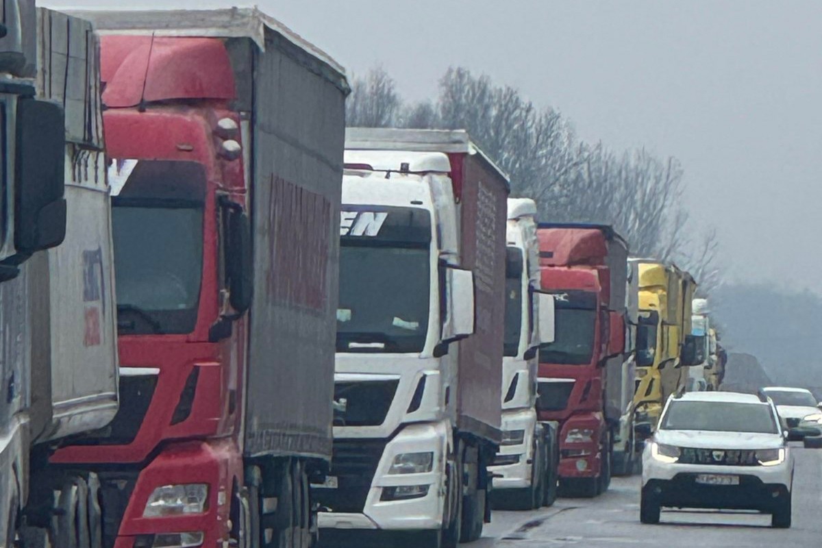 Transport u krizi: Sa granica BiH vraćeno 100 vozila, roba ostala blokirana (FOTO)