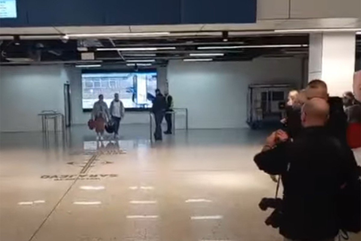 Avion iz Dubaija sa državljanima BiH sletio u Sarajevo (VIDEO)