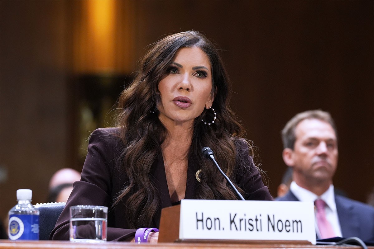 Kristi Noem, ministar unutrašnje bezbjednosti SAD, podnosi ostavku