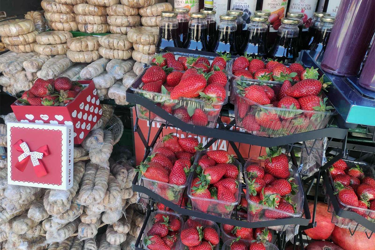 U Banjaluku stigle prve jagode iz Hercegovine, koliko koštaju