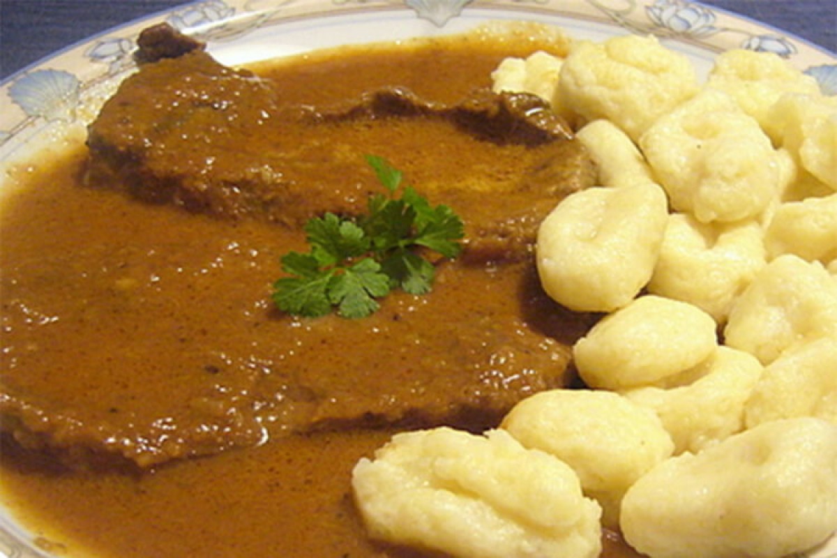 Sočne juneće šnicle u sosu: recept za ručak koji uvijek uspije