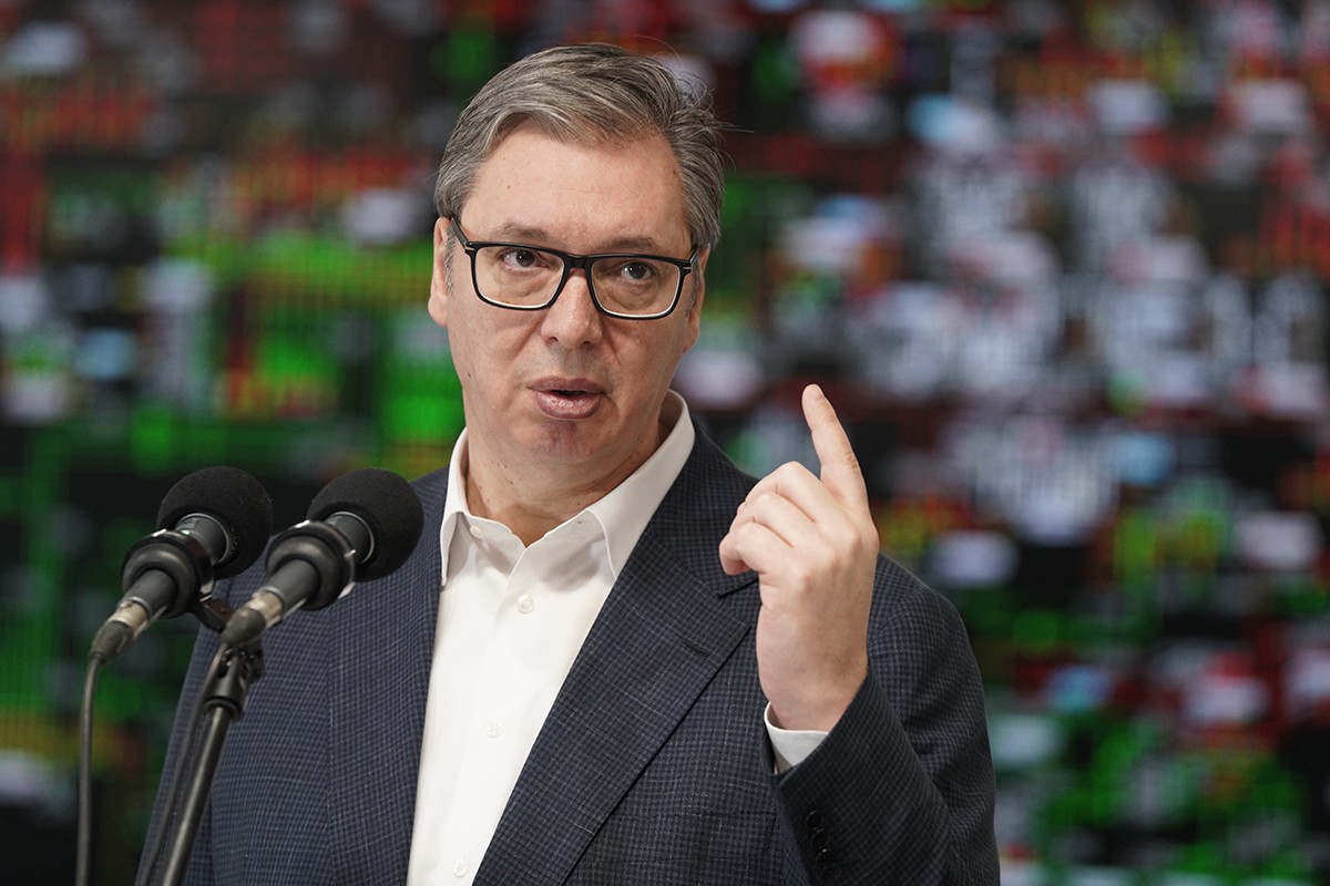 Vučić: "Prodavce nafte molim za strpljenje, rešićemo probleme"