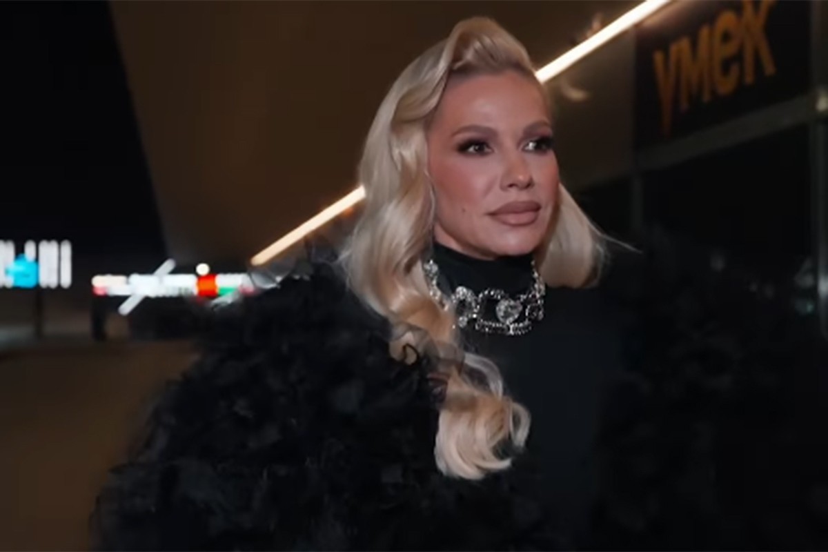 Nataša Bekvalac u nikad kraćem miniću: "U karte gledaj mi i uživaj" (FOTO)