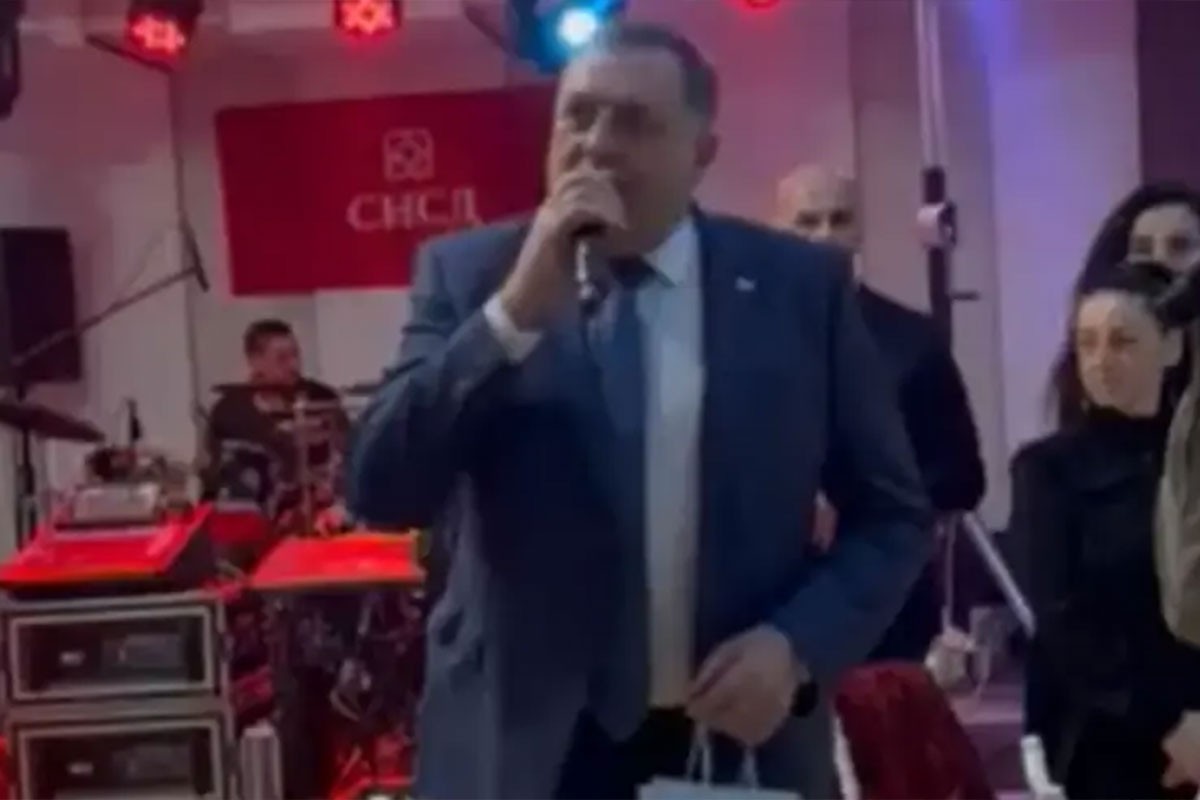 Milorad Dodik ponovo zapjevao: Proširio repertoar (FOTO/VIDEO)