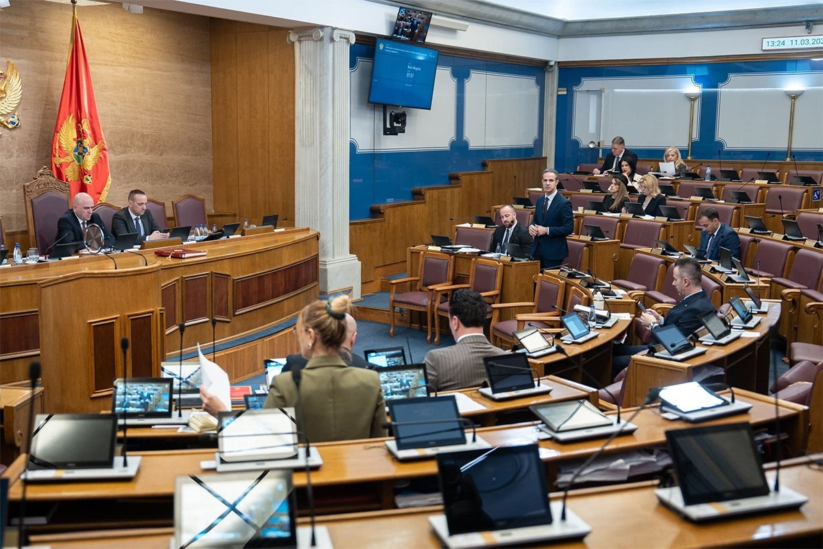Prekinuta sjednica Skupštine Crne Gore, oduzeta riječ poslanici DPS-a