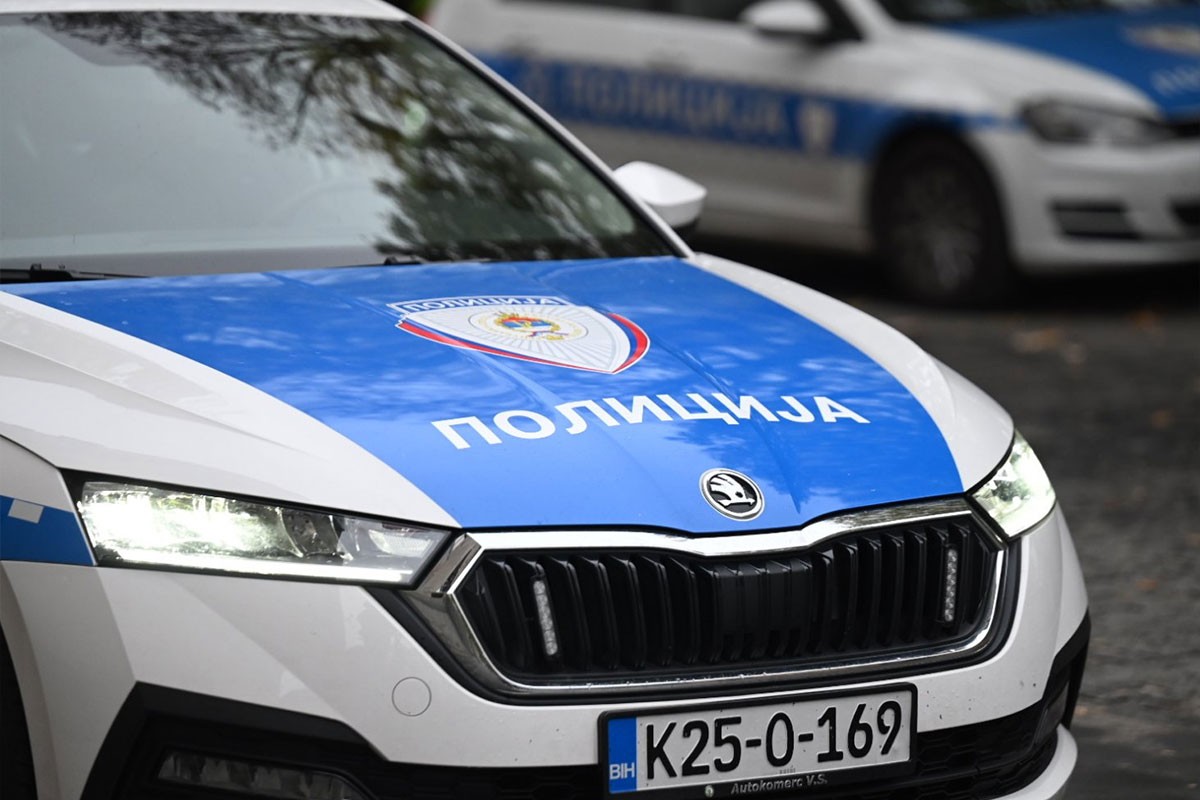 Razbojništvo u Derventi: Naoružan i s fantomkom upao u kockarnicu pa oteo novac