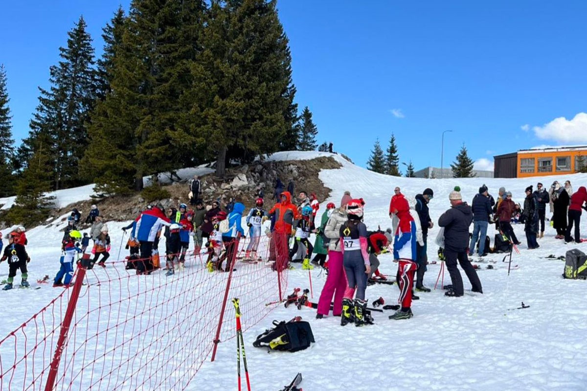 Na otvorenom prvenstvu Srpske oko 150 mladih skijaša