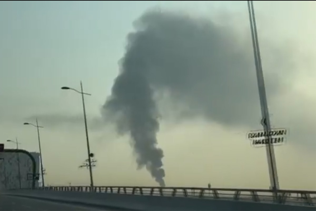 Udar drona i požar kod aerodroma u Dubaiju, obustavljeni letovi (VIDEO)