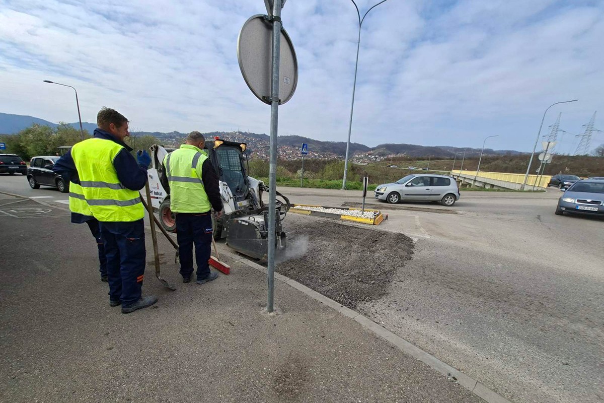 Počelo krpljenje udarnih rupa u Banjaluci