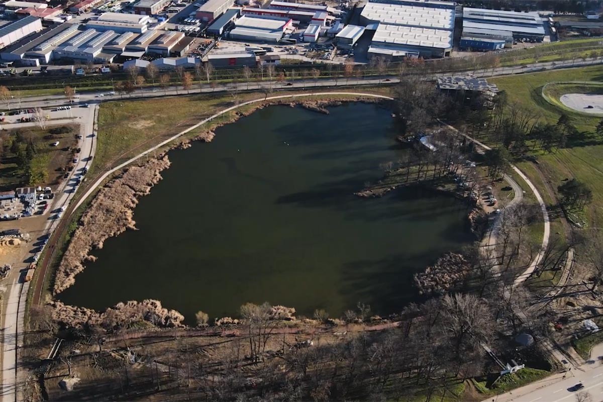 Nesvakidašnje jezero u obliku srca: Prirodni fenomen u srcu Šumadije