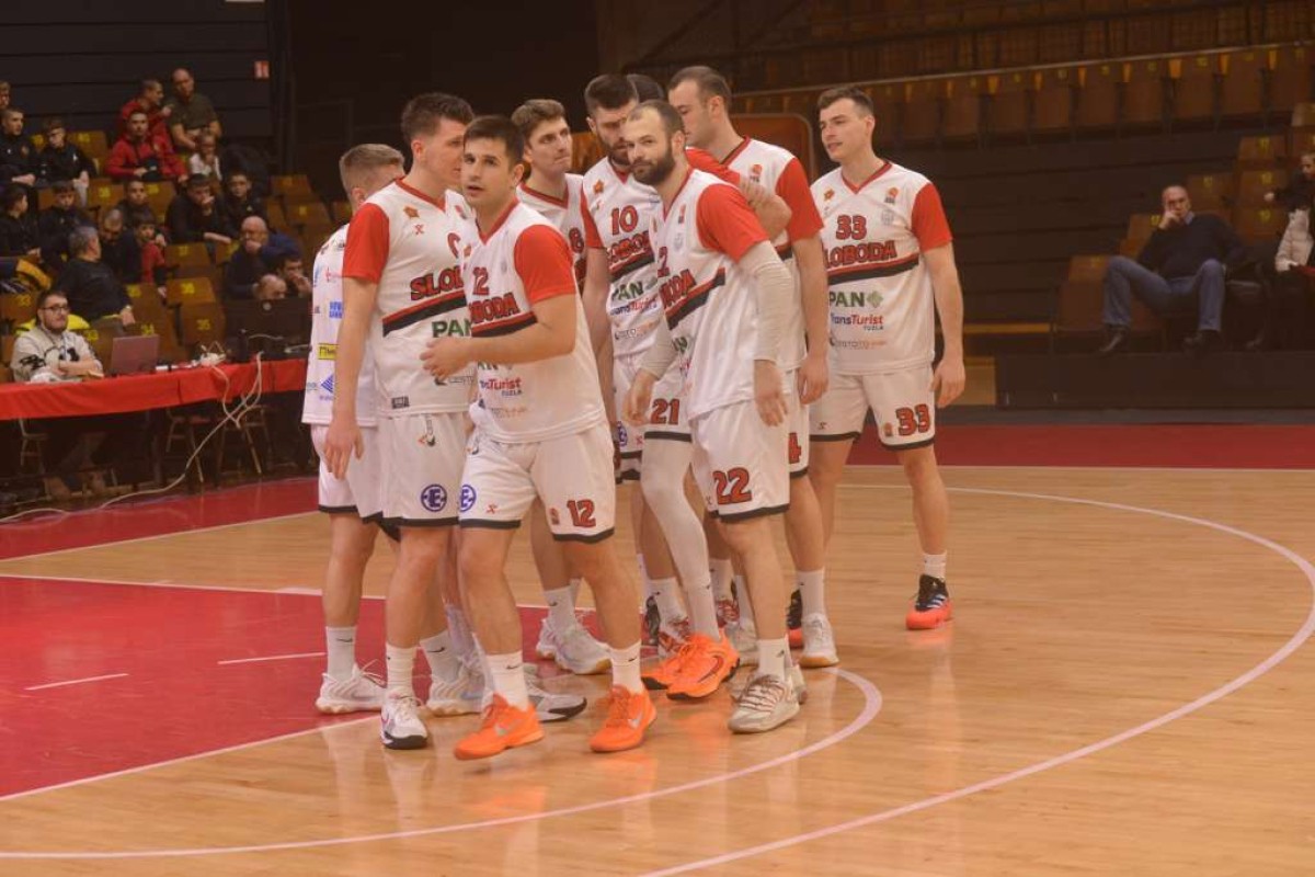 Sloboda u derbiju dočekuje lidera Široki
