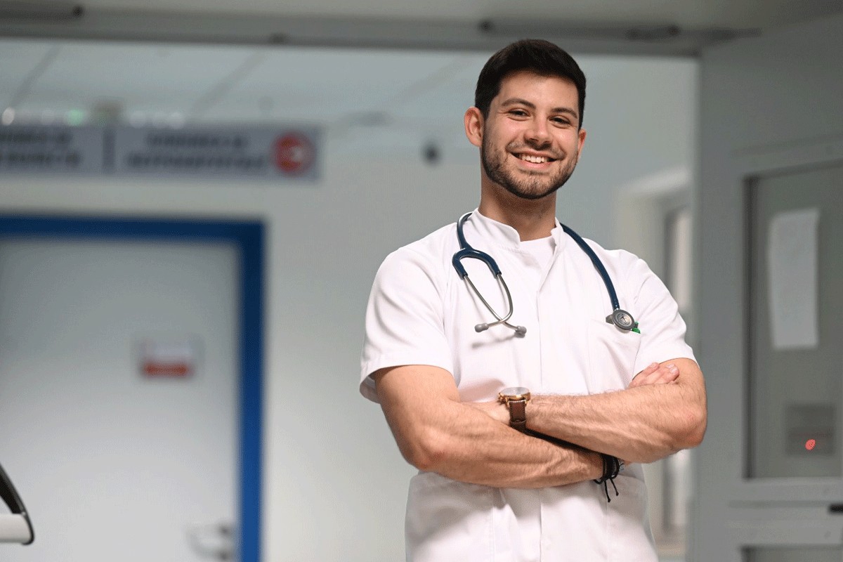 Bogdan Veleušić iz Kneževa niže desetke na medicini i piše prvi naučni rad