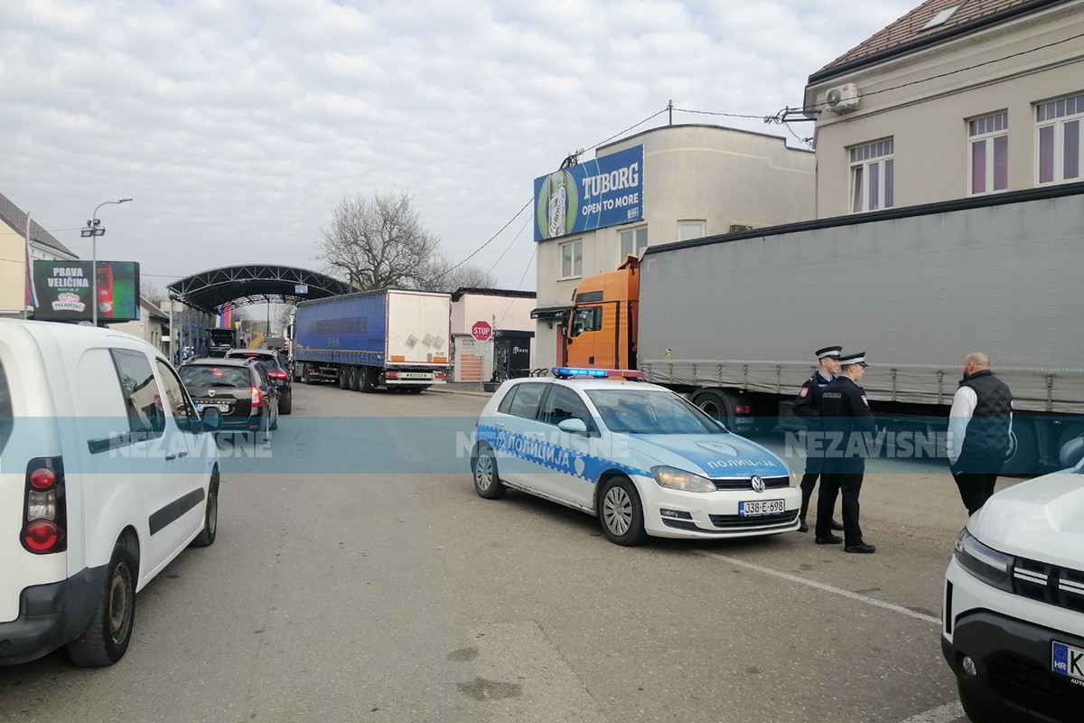Prevoznici krenuli ka granicama, MUP RS ne dozvoljava blokade (VIDEO)
