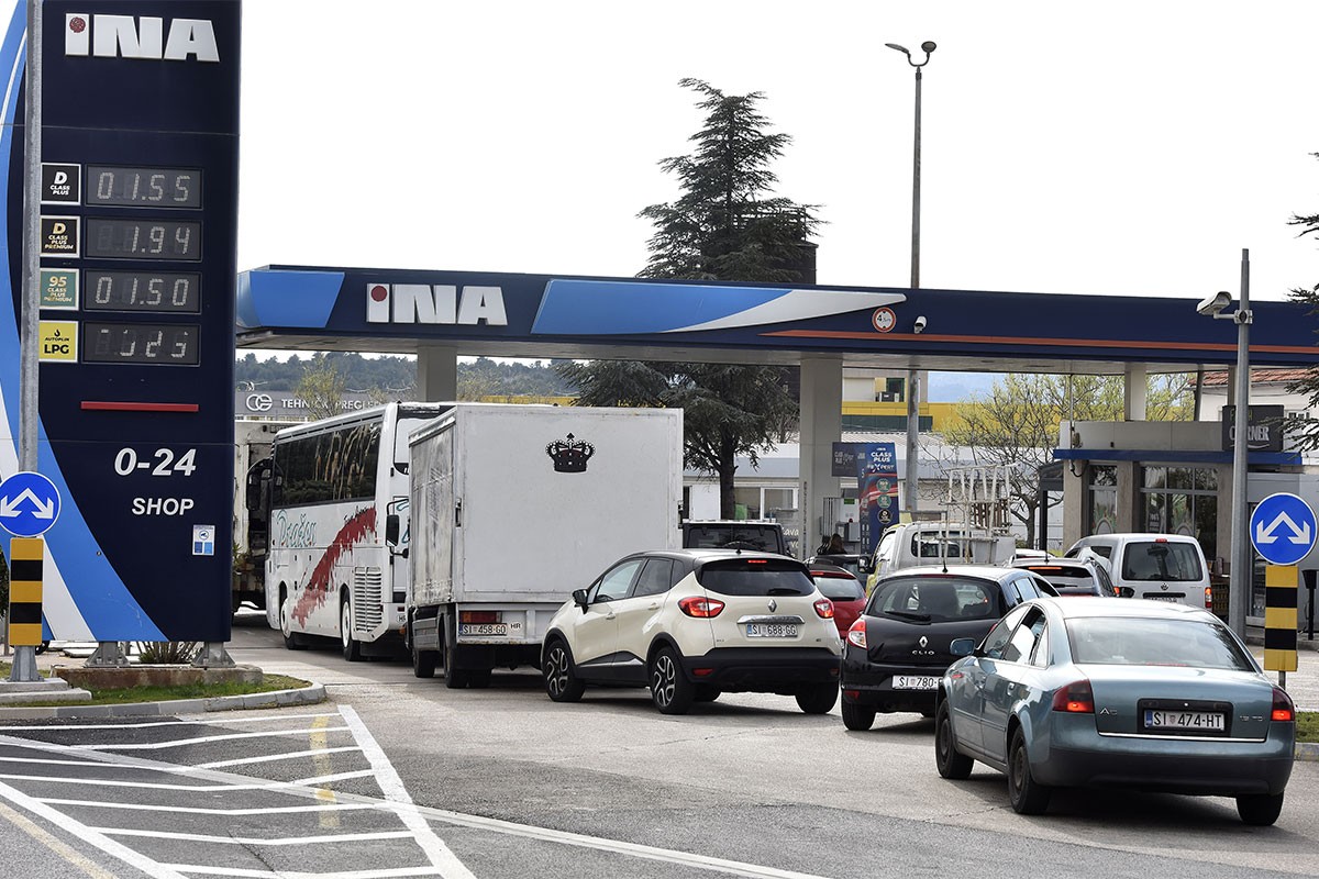 Velike gužve na pumpama u Hrvatskoj, nestašica dizela u Zagrebu