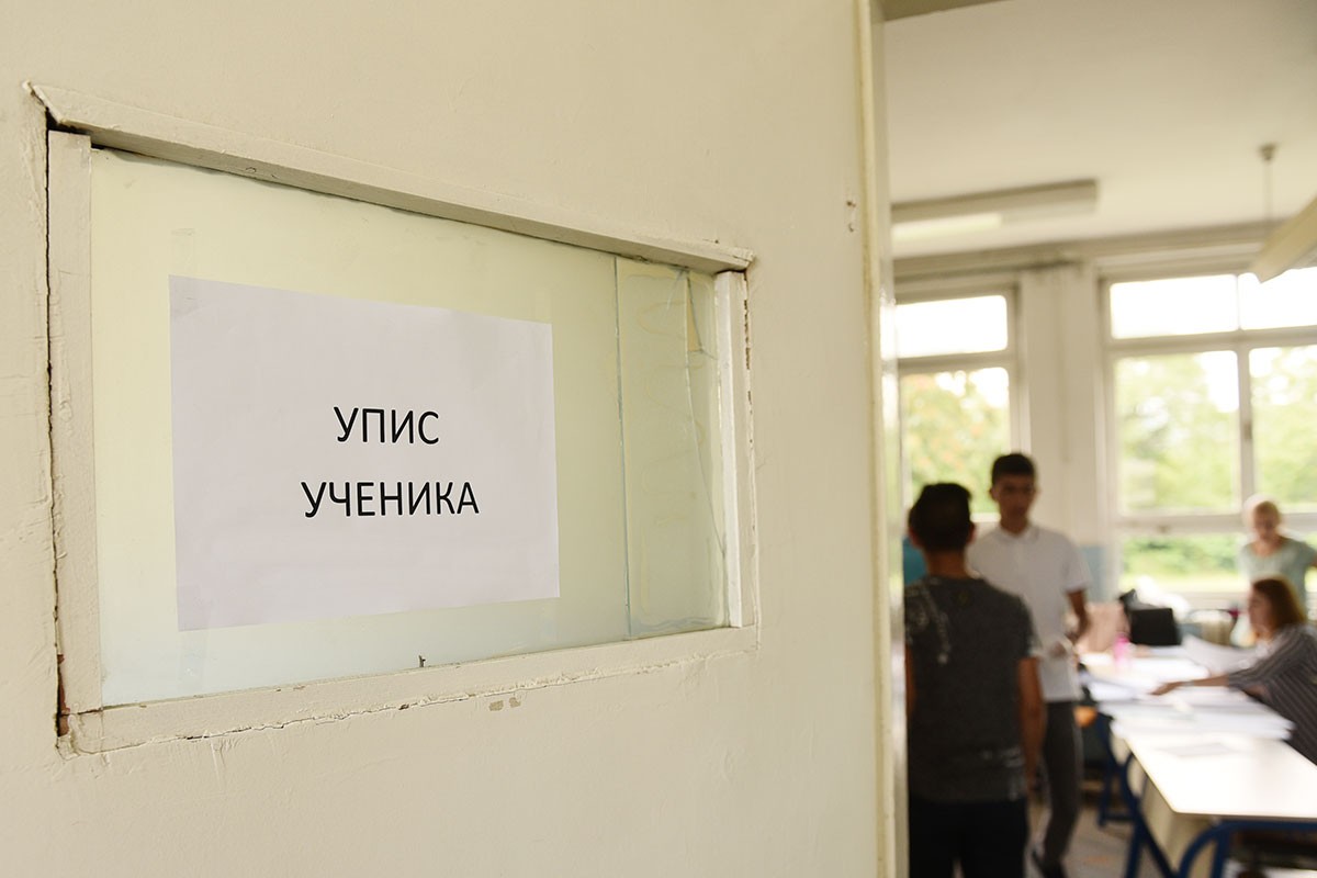 U prve razrede srednjih škola u RS planiran upis 9.840 učenika