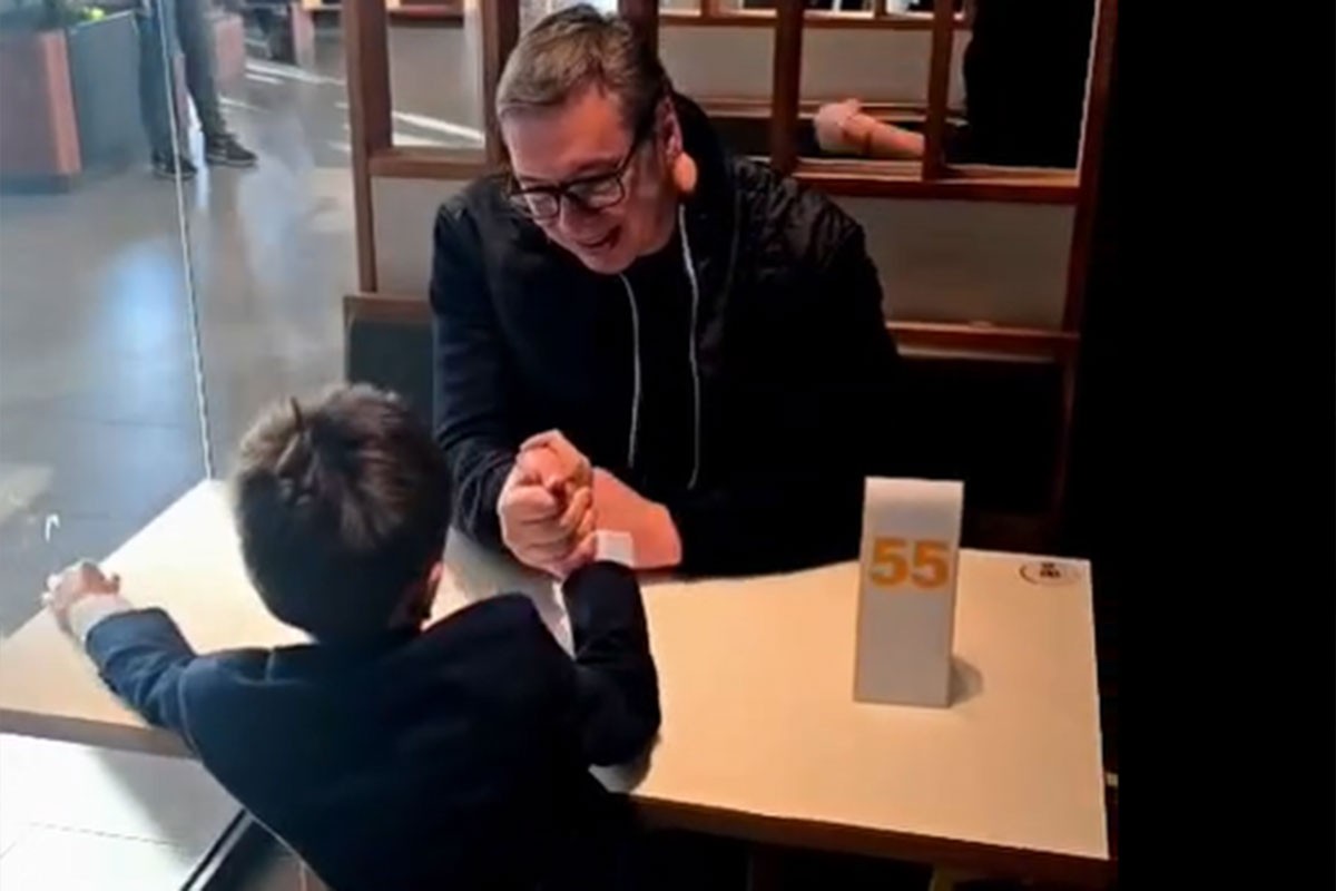 Vučić prvi put pokazao sina Vukana na društvenim mrežama (VIDEO)