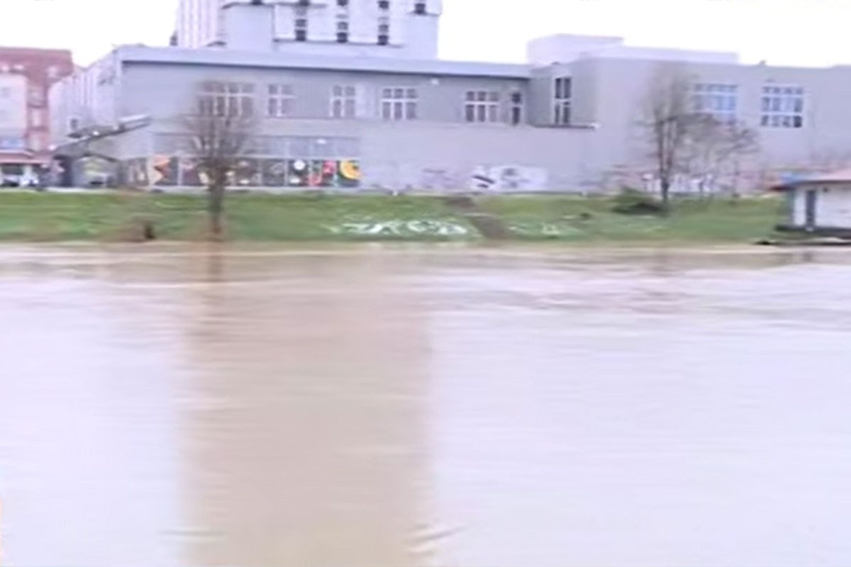 Mirna noć u Prijedoru, Sana raste uzvodno: U Derventi problem s kanalima (VIDEO)