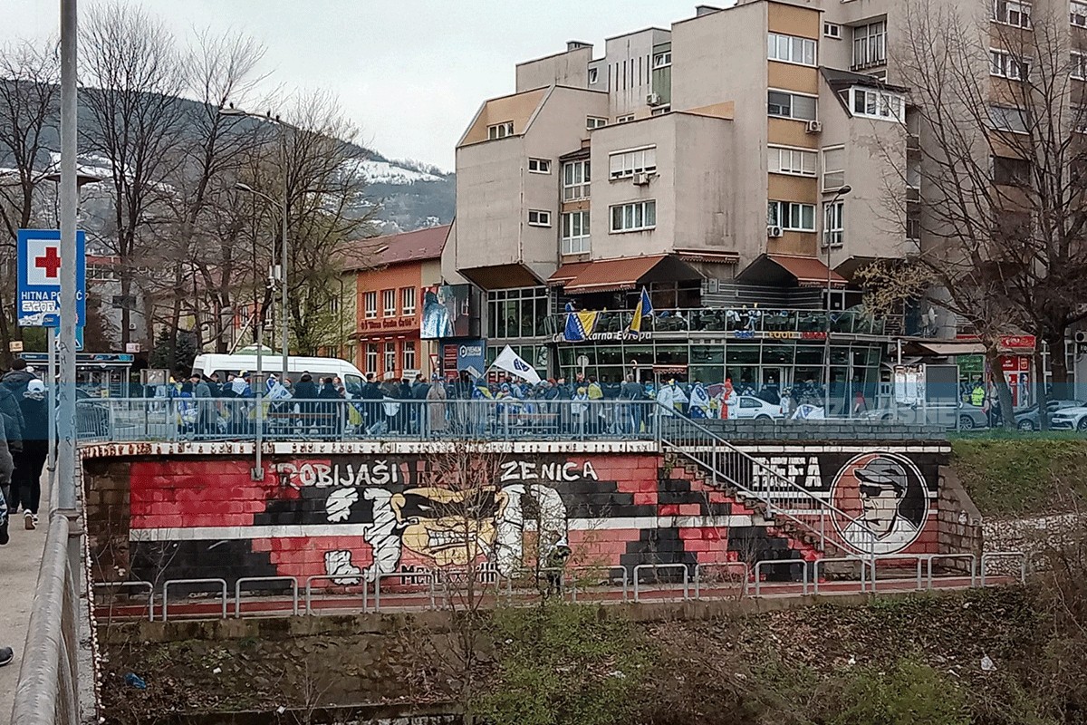 Navijači zauzeli Zenicu: "Bilino polje" spremno za duel BiH i Italije (FOTO/VIDEO)