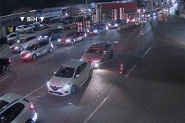 Kilometarske kolone na granicama: Osam sati čekao na naplatnoj rampi ...