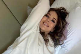 Toples u sedmoj deceniji? To može samo Elizabet Harli (FOTO)