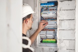 Radnik Elektrodistribucije iz bijesa isključio struju cijelom naselju