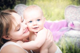 Zašto bebe treba da spavaju uz majku