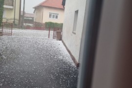 Nevrijeme pogodilo Bihać: Grad i kiša napravili haos (VIDEO)
